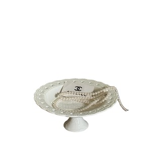 Venta al por mayor de nuevos platos de patas altas de cerámica ahuecados en relieve estilo corte francés, postres, frutas, bandejas para el hogar de la sala de estar - Product Image 5