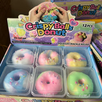 Jouet anti-stress à presser en forme de donut arc-en-ciel de 7,5 cm, fait main, croustillant, moelleux, sonore, en argile avec couche de cire