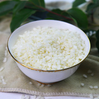 Vente en gros de cire d'abeille en vrac cire de rouge à lèvres de qualité alimentaire jaune blanc granules bouteille de cire de rouge à lèvres bonbon capsule molle matière première authentique