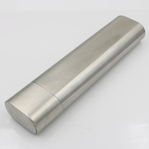 Étui à cigares et flacon à liqueur 2-en-1 en acier inoxydable avec entonnoir |   Humidor de voyage portable pour 1 cigare avec conteneur à liqueur de 2 oz - Product Image 4