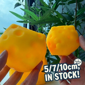 ของเล่นบีบชีสทรงสี่เหลี่ยม ของเล่นบีบคลายเครียดแบบคืนตัวช้า ของเล่นเสริมพัฒนาการทางประสาทสัมผัส ลูกบอลชีสคลายเครียด ของเล่นฟิดเจ็ตสำหรับเด็ก - Product Image 1
