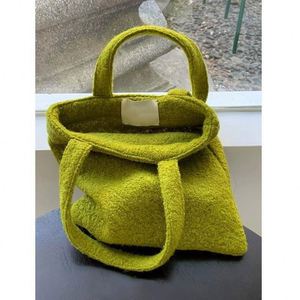 Sac fourre-tout portable en velours personnalisé avec logo, idéal pour femme et fille, sac décontracté à bandoulière pour l'automne et l'hiver – Meilleure vente - Product Image 1