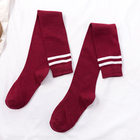Chaussettes d'école en coton mi-hautes pour femmes, conception personnalisée ODM, bas de haute qualité, caractéristique transparente, couleur unie blanche, logo sur le corps