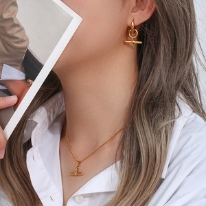 Dreamshow 18K chapado en oro cadena cubana Stick Drop colgante collar deslustre libre collares <span class=keywords><strong>y</strong></span> pendientes <span class=keywords><strong>de</strong></span> <span class=keywords><strong>acero</strong></span> <span class=keywords><strong>inoxidable</strong></span> - Product Image 2