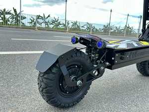 Scooter de Alta Potencia de 72V y 10000W con Doble Tracción y una Velocidad Máxima de 96KM/H, Motor de Alta Potencia OLES601 que Ofrece una Velocidad Máxima de 96KM/H - Product Image 2