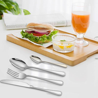 Ensemble de couverts en acier inoxydable moderne et élégant comprenant couteau, fourchette et cuillère, adapté aux restaurants, mariages et hôtels