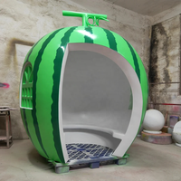 Sculpture géante en fibre de verre en forme de fruit du dragon |   Installation paysagère ludique pour enfants, avec détails peints à la main, pour la communauté