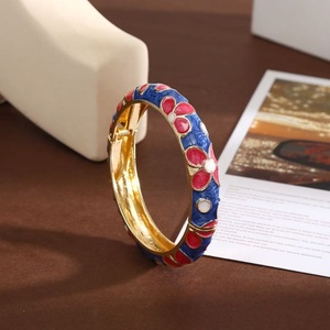 Pulsera Vintage de Aleación con Flores Coloridas y Baño de Oro para Mujer, Estilo Ins, Delicada, Moderna, Retro, Versátil y Encantadora - Product Image 5
