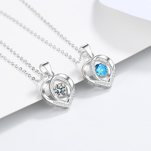 Collana in movimento con cuore che batte piccole persone di lusso leggero, ciondolo d'amore, diamante, semplice collana in argento puro all'ingrosso - Product Image 1