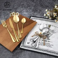Personalizza il colore di vendita caldo in acciaio inossidabile coltello forchetta cucchiaio set 4 pezzi posate placcate argento oro Set di posate di lusso