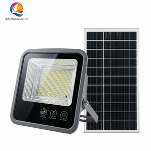 ไฟสปอร์ตไลท์โซลาร์เซลล์กลางแจ้ง 200W 400W 600W IP65 กันน้ำ พร้อมเซ็นเซอร์เรดาร์ รีโมทคอนโทรล แบตเตอรี่ LiFePO4 กระจกนิรภัย - Product Image 1