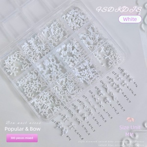 Lot de 12 mini décorations d'ongles papillon, tailles variées, nœuds papillon noirs, blancs et roses - Product Image 4