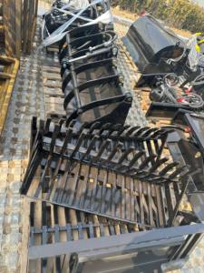 Attacco Idraulico a Pinza Cartiwell per Mini Skid Steer e Caricatore Cingolato - Product Image 3