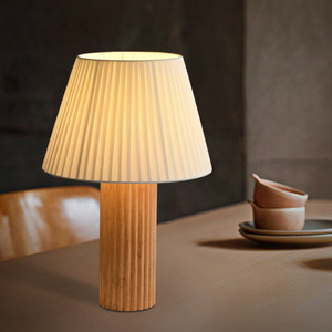 Lámpara de Mesa Creativa Americana Tridimensional Estilo Antiguo, Lámpara de Noche Coreana Cálida con Pliegues para Decoración de Dormitorio - Product Image 1