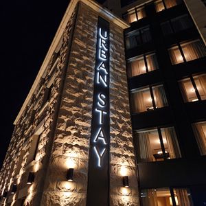 Lettres en acier inoxydable dorées 3D personnalisées, imperméables, éclairées, <span class=keywords><strong>pour</strong></span> monument extérieur, <span class=keywords><strong>pour</strong></span> hôtel, centre commercial, entrée de plaza - Product Image 5