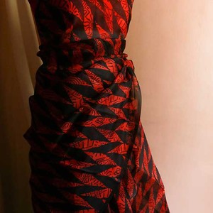 Saree en organza rouge pur doux et léger de meilleure qualité avec des impressions de bloc de main noires pour l'exportation mondiale - Product Image 6