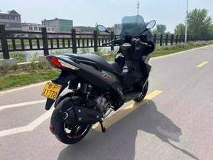<span class=keywords><strong>Scooter</strong></span> Maxi <span class=keywords><strong>Aprilia</strong></span> SR Max 250 GT HPE 26HP avec transmission CVT, éclairage LED, écran TFT, démarrage sans clé pour les trajets quotidiens et les voyages - Product Image 3