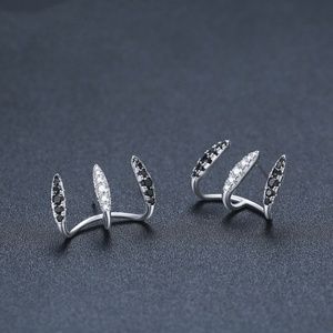 FCJ tre-artiglio di rame semplici orecchini di zircone placcato in oro lega con Clip-On croce perla di diamanti gioielli alla moda per feste