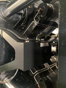 เครื่องฉีดพลาสติกไฮดรอลิกแนวนอนยี่ห้อ Yizumi รุ่น 200SKIII มือสอง พร้อมมอเตอร์เซอร์โวประหยัดพลังงาน ชุดเกียร์สกรู ปั๊มฉีดแบบ PLC - Product Image 5