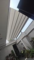 Pergola motorisée rétractable directement de l'usine pour projets de terrasses d'hôtels