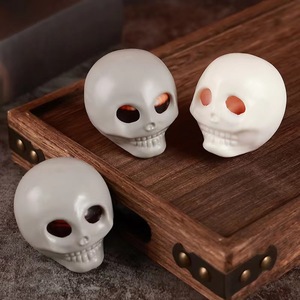 Pelota Antiestrés de Calavera de Halloween con Lombrices que Salen, Juguete Blandito de Broma para Aliviar el Estrés con Bolas de Agua de Plástico - Product Image 3
