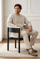 Fauteuil de salle à manger BST moderne en bois de frêne avec dossier en forme de baril et revêtement en tissu gris pour salle à manger et café