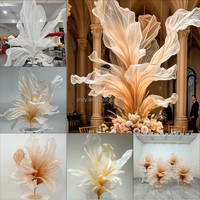Nouvelle conception de décoration florale, centre de table de mariage, décoration de fleurs géantes, installation artistique en organza de soie, décoration de table de mariage