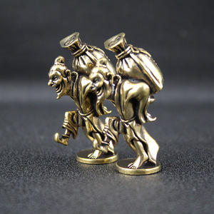 Figurine en laiton d'un vieil ivrogne, ornement de bureau, pièce unique, décoration de table, objet artisanal - Product Image 1