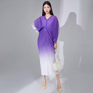 Robe plissée pour <span class=keywords><strong>femme</strong></span>, grande taille, manches chauve-souris, décontractée, ample, couleurs ombrées, style Miyake, directement de l'usine - Product Image 4