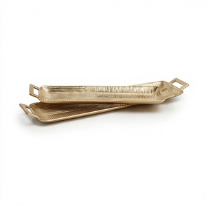 Bandeja Rectangular Metálica para Servir con Asas Geométricas, Textura Grabada a Mano, Diseño Moderno para Fiestas y Vajilla de Mesa - Product Image 1