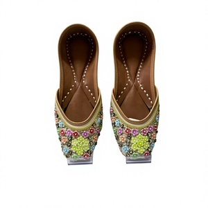 BS INTERNATIONAL Chaussures brodées pour femmes en cuir de vache véritable, style indien traditionnel, tendance mode, personnalisables - Product Image 2