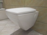 WC suspendu monobloc à chasse directe, design moderne en céramique, sanitaires suspendus au mur