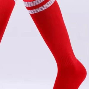 Vente en gros de chaussettes de sport pour hommes, personnalisables avec logo, couleur et taille, épaisses, confortables, respirantes et anti-humidité, pour le basketball - Product Image 4