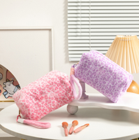 Sac cosmétique rose léopard en peluche, grande capacité, portable, avec sangle de poignet multifonctionnelle, pochette de rangement – Cadeau promotionnel