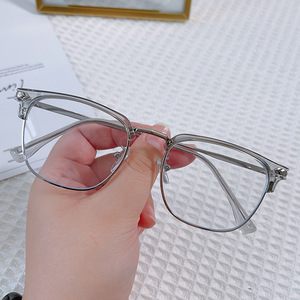 <span class=keywords><strong>Gafas</strong></span> <span class=keywords><strong>de</strong></span> miopía <span class=keywords><strong>de</strong></span> luz azul <span class=keywords><strong>de</strong></span> tendencia 2024, <span class=keywords><strong>gafas</strong></span> <span class=keywords><strong>de</strong></span> miopía <span class=keywords><strong>de</strong></span> nueva <span class=keywords><strong>moda</strong></span> Unisex para hombres y mujeres, <span class=keywords><strong>gafas</strong></span> graduadas transparentes <span class=keywords><strong>de</strong></span> lujo - Product Image 1