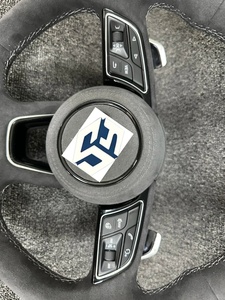 Volante Deportivo R8 RS de Cuero Semiperforado con Fibra de Carbono y LED para <span class=keywords><strong>Audi</strong></span> A3/A4/A5/A6 y para X5/M4/X6 - Product Image 5