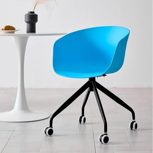 Chaise de réception pivotante en plastique <span class=keywords><strong>pas</strong></span> chère, fauteuil de bureau pivotant en plastique pour salon avec roulettes - Product Image 1