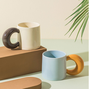 Tazza creativa con manico lunare a contrasto di colore tazza in ceramica da ufficio nordica per caffè e tè - Product Image 3
