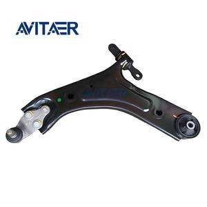 Braccio di Controllo Inferiore Anteriore Sinistro 54500-P2000 in Acciaio Stampato ad Alta Resistenza con Giunto Sferico e Boccole in Gomma per Kia Sorento e Santa Fe - Product Image 1