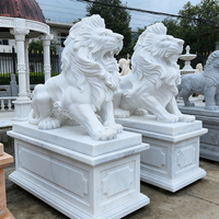Statue de lion assis grandeur nature en marbre sculpté à la main, design européen, pour la décoration extérieure de villas et de jardins, durable