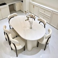 Nordischer Trendiger Kleiner Esstisch, Französischer Creme-Stil Ovaler Gesinterter Stein-Esstisch mit Wellenförmiger Basis