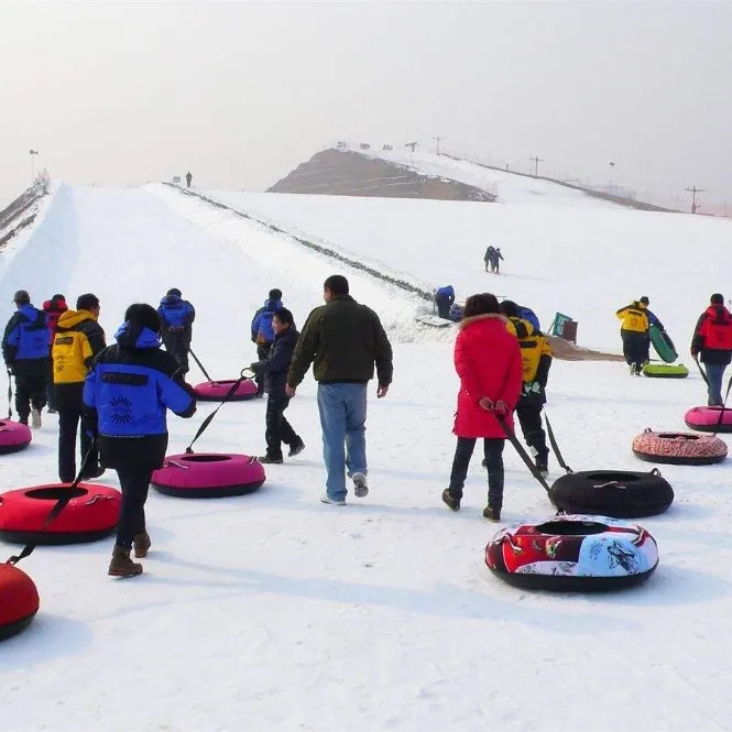 Prezzo di fabbrica logo personalizzato sport invernali gioco gonfiabile slitta da neve con manici tubo di neve gonfiabile