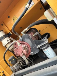 Excavadora de cadenas Hyundai 225LVS usada de 22 toneladas, 95% NUEVA, pocas horas de uso, con motor y componentes principales de la caja de engranajes, modelo hidráulico 2024 - Product Image 4