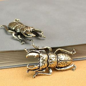 Adorno de Escarabajo de Latón Macizo - Figura Coleccionable de Insecto Metálico Retro - Product Image 3