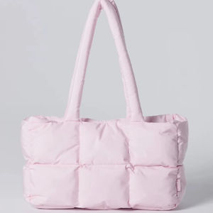 <span class=keywords><strong>Sac</strong></span> fourre-tout matelassé en duvet rose personnalisé, <span class=keywords><strong>sac</strong></span> fourre-tout pour femme, <span class=keywords><strong>sac</strong></span> à main léger et doux, <span class=keywords><strong>sac</strong></span> bandoulière matelassé - Product Image 1