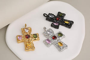 Venta al por mayor de acero inoxidable con incrustaciones de colores de circón Cruz colgante martillo patrón de luz de lujo Cruz collar accesorios de joyería - Product Image 3