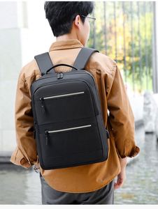กระเป๋าเป้สะพายหลังสำหรับเล่นกีฬาและเดินทางไปโรงเรียนแบบลำลอง OEM พร้อมโลโก้สั่งทำ ช่องเสียบ USB สำหรับชาร์จ วัสดุผ้า Oxford และโพลีเอสเตอร์ ปิดด้วยซิป - Product Image 4