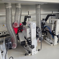 Machine à bordurer automatique CNC RG550S pour la fabrication de portes d'armoires, machine à bordurer pour le bois, les meubles et les panneaux de fibres.