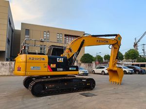 Excavatrice sur chenilles CAT 320D2L d'occasion, économique, avec coupleur rapide, machine multifonctionnelle pour la construction routière et l'excavation minière. - Product Image 1