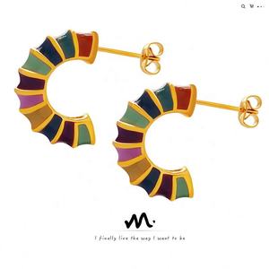 Boucles d'oreilles clous en acier inoxydable version coréenne pour femmes, design élégant, simple et tendance, polyvalent, articulation en C, ne ternit pas, doux - Product Image 5